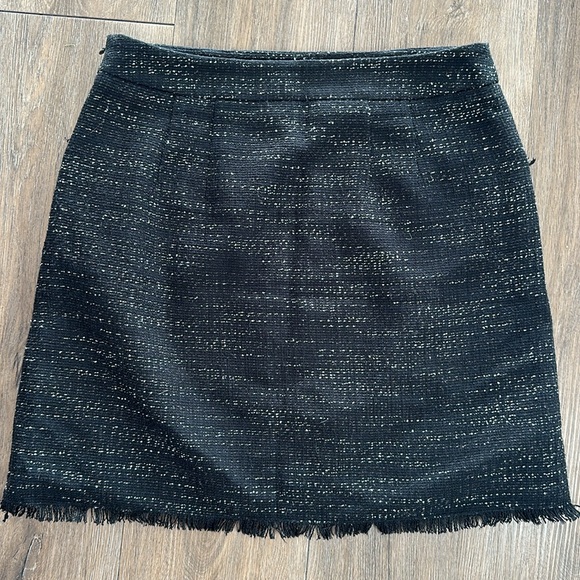 LOFT Womens 6 Black Mini Skirt Lined Fringe Hem Side Zip - Picture 4 of 4